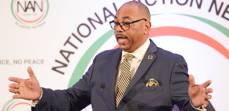 Everett Kelley receives an award at the annual National Action Network Martin Luther King Jr. Day Breakfast, Jan. 2019. (Photo courtesy: AFGE)